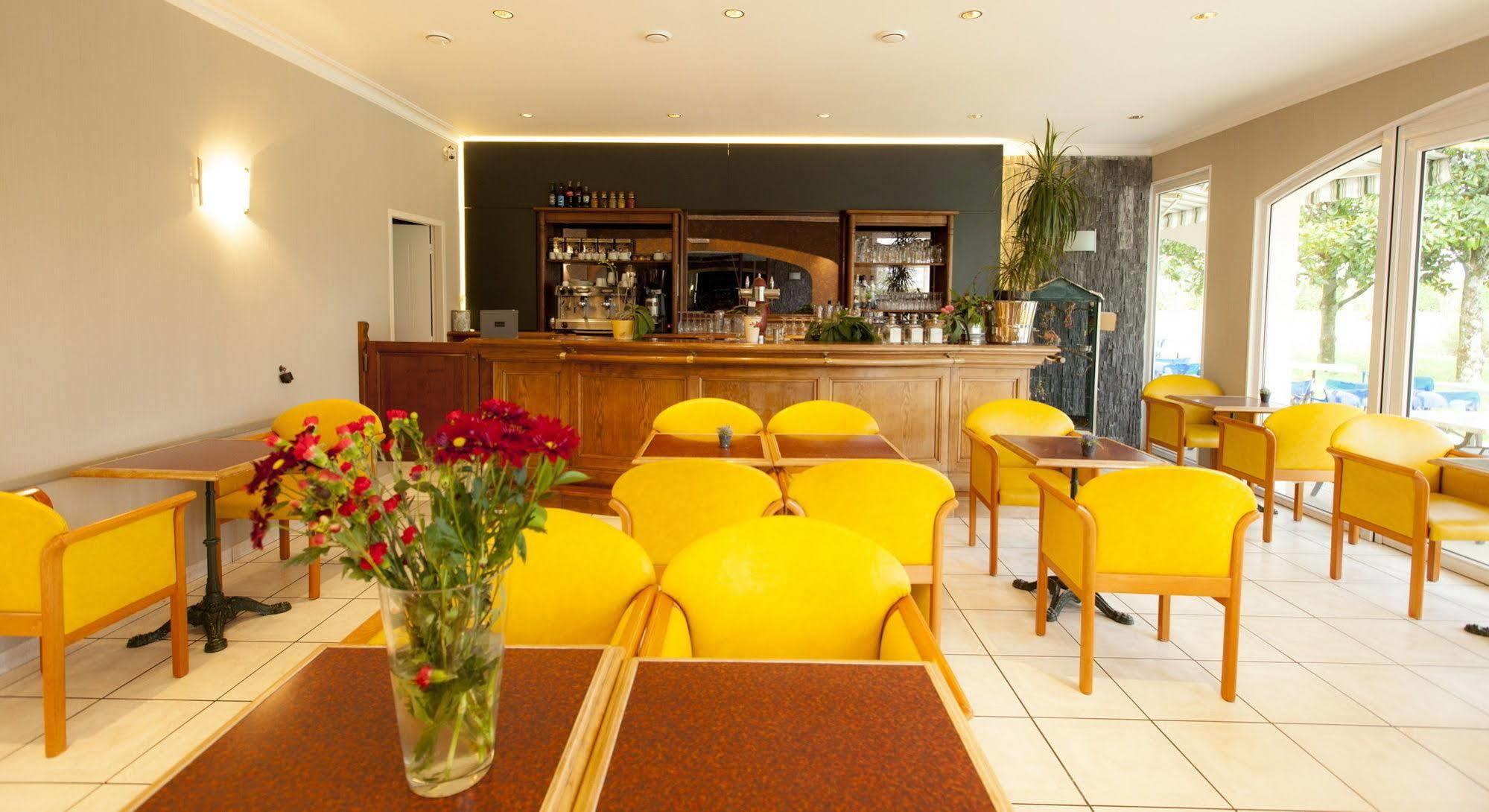 Alysson Hotel Oloron-Sainte-Marie Bagian luar foto